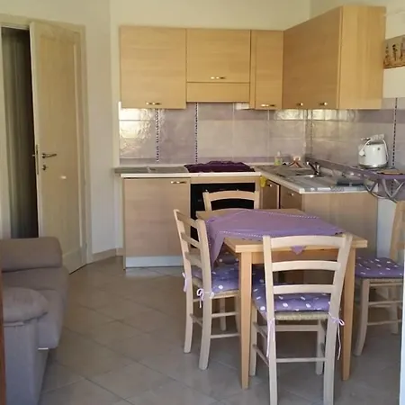 E Lu Bagnu מלון *