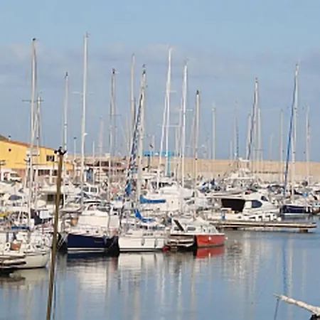 E Lu Bagnu מלון *